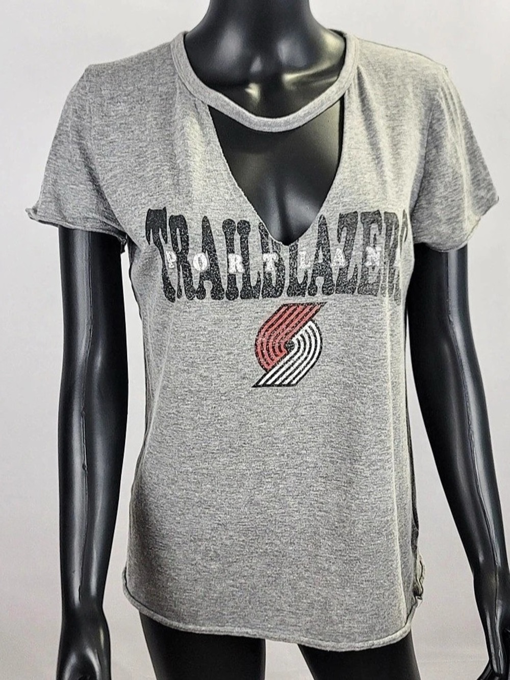 Large PORTLAND TRAILBLAZERS New Era V-Neck Graphic Tee in Gray Large Like New
